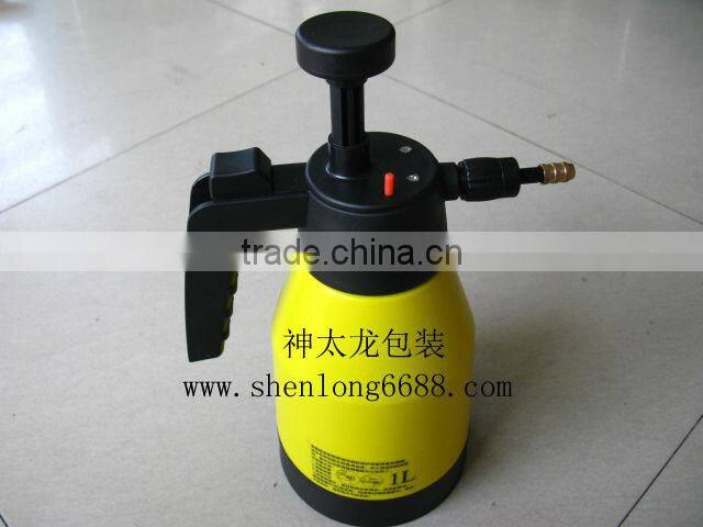 1L hand plastic pressure water sprayer used for garden park and yard