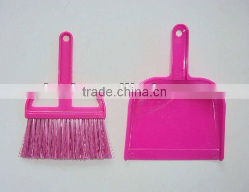 plastic car cleaning dustpan and with brush (RSCW-15)