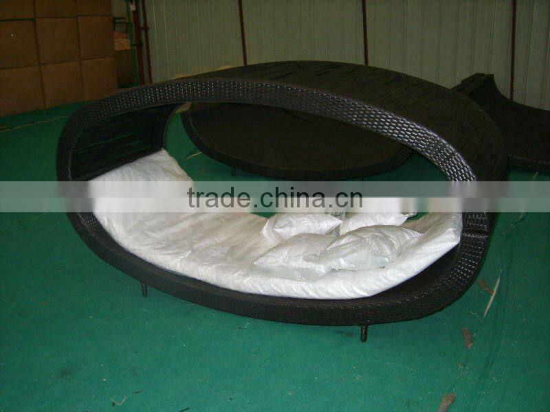 rattan lounge bed