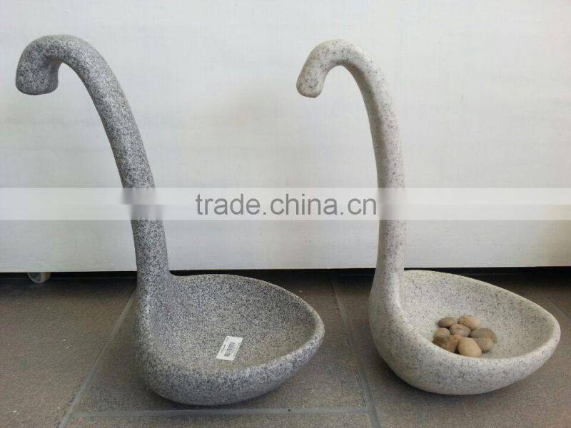 Spoon shape hanging bird feeder for garden decoration