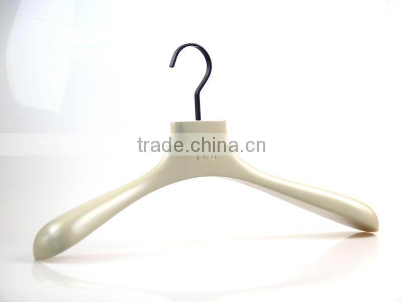 fashional high end wooden hanger and pants hanger for custom