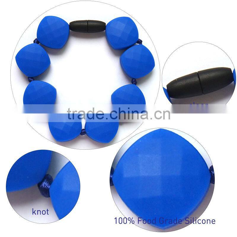 Fashion young lady's bangle and baby silicone bracelet with metal clasp