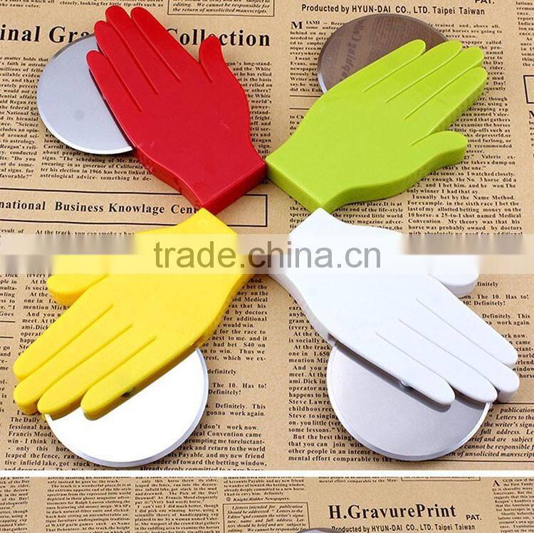 Promotional gifts wholesale hand shaped plastic pizza cutter fork