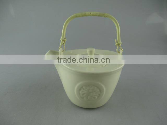 Cream ceramic tea pot with cheap price in stocked