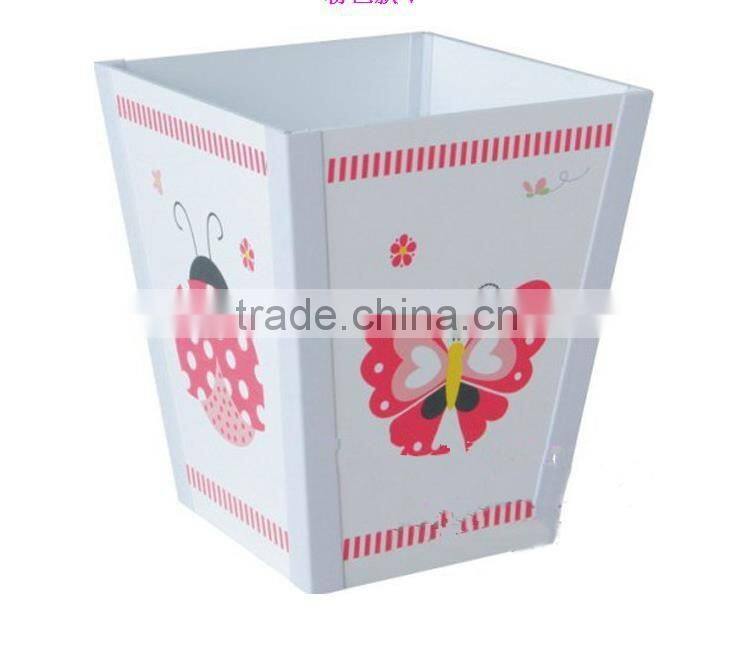 Simple wooden dustbin