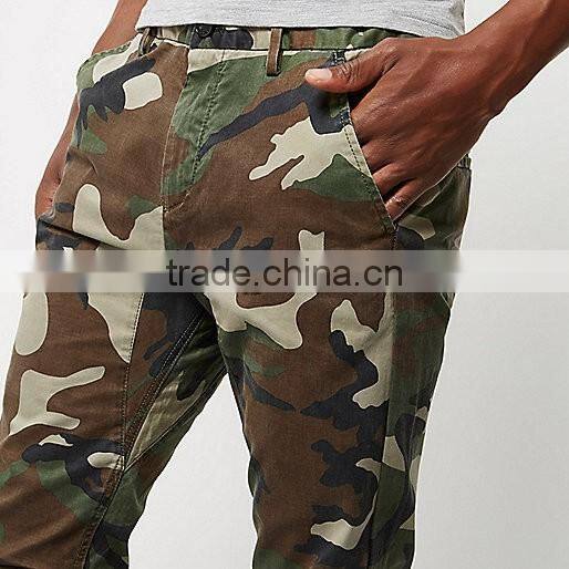 Men's Green camo print tapered joggers