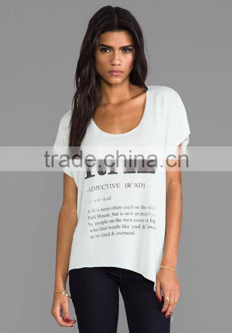 Side seam slit wording printed t-shirt