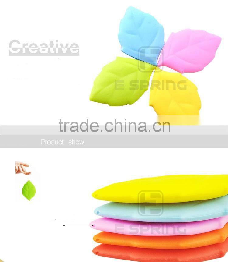 Leaf Cup Carry-on Silicone bottle cup