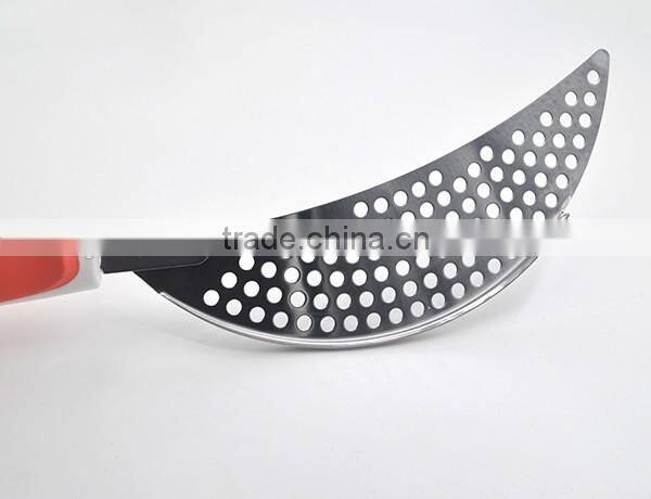 Unique design TPR handle Best quality stainless steel colander with long handle fruit colander