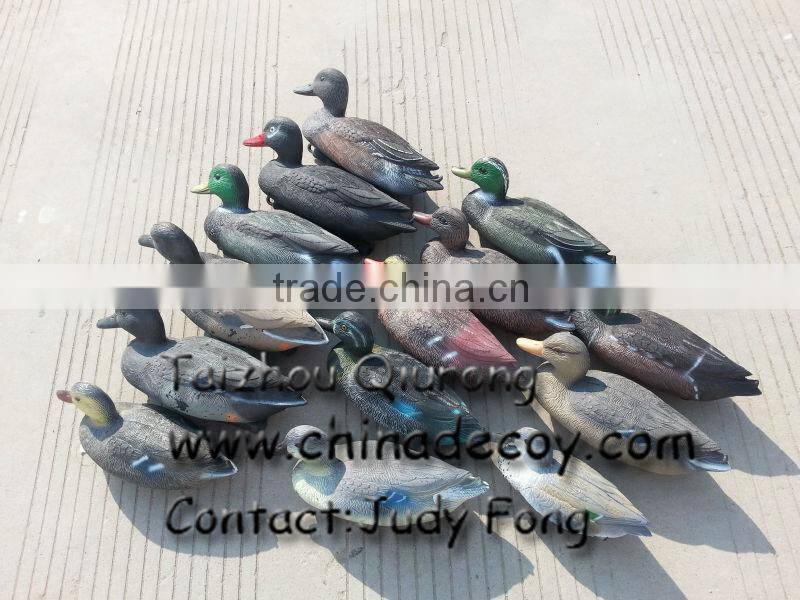Plastic floating duck decoy for hunter hunting