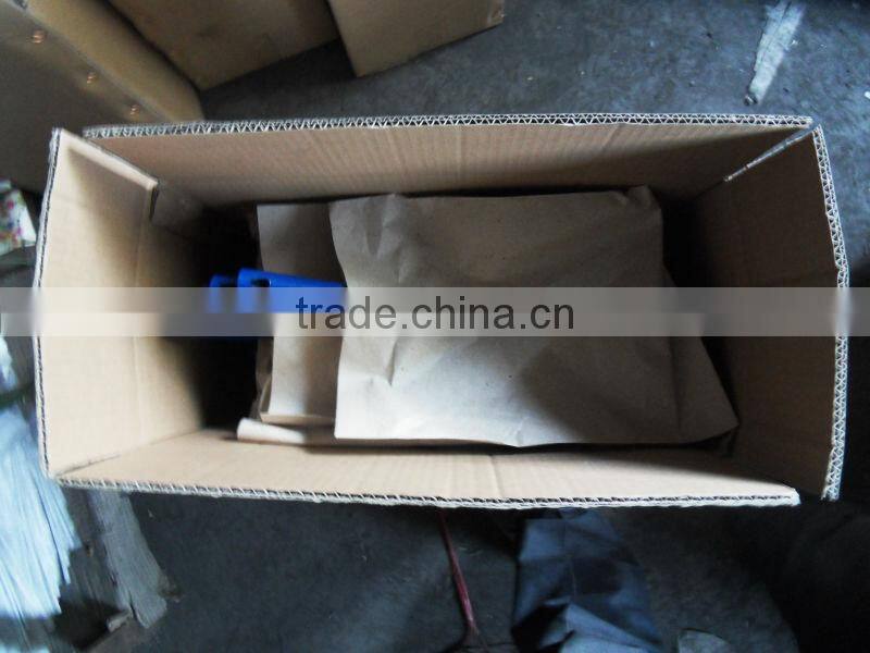 white painted metal dustpan