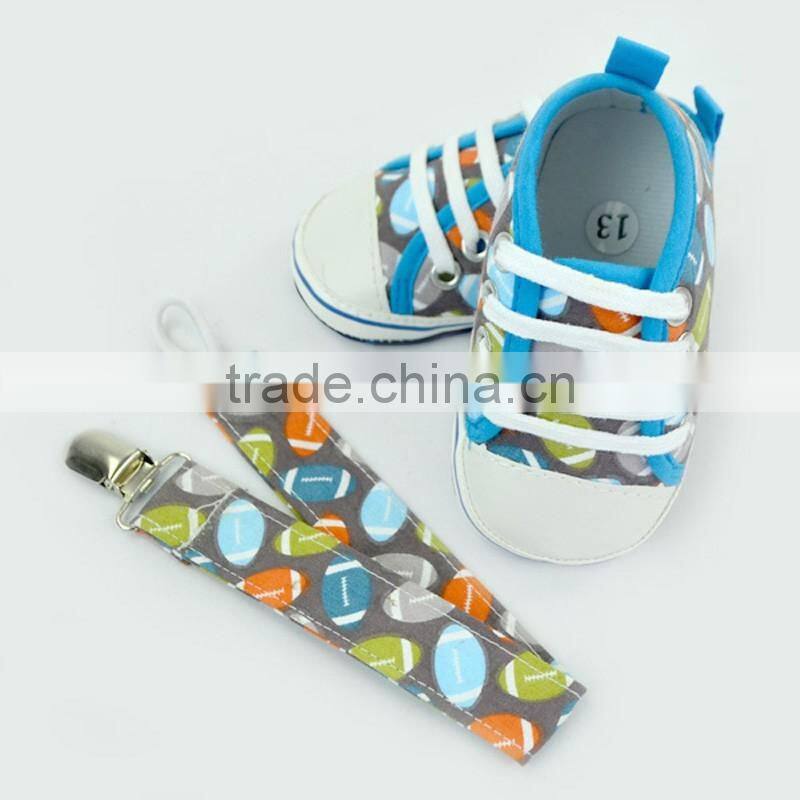 Fashion Rugby Pattern High Quality Newborn Crib Shoes Baby Shoes Matching Pacifier Clip