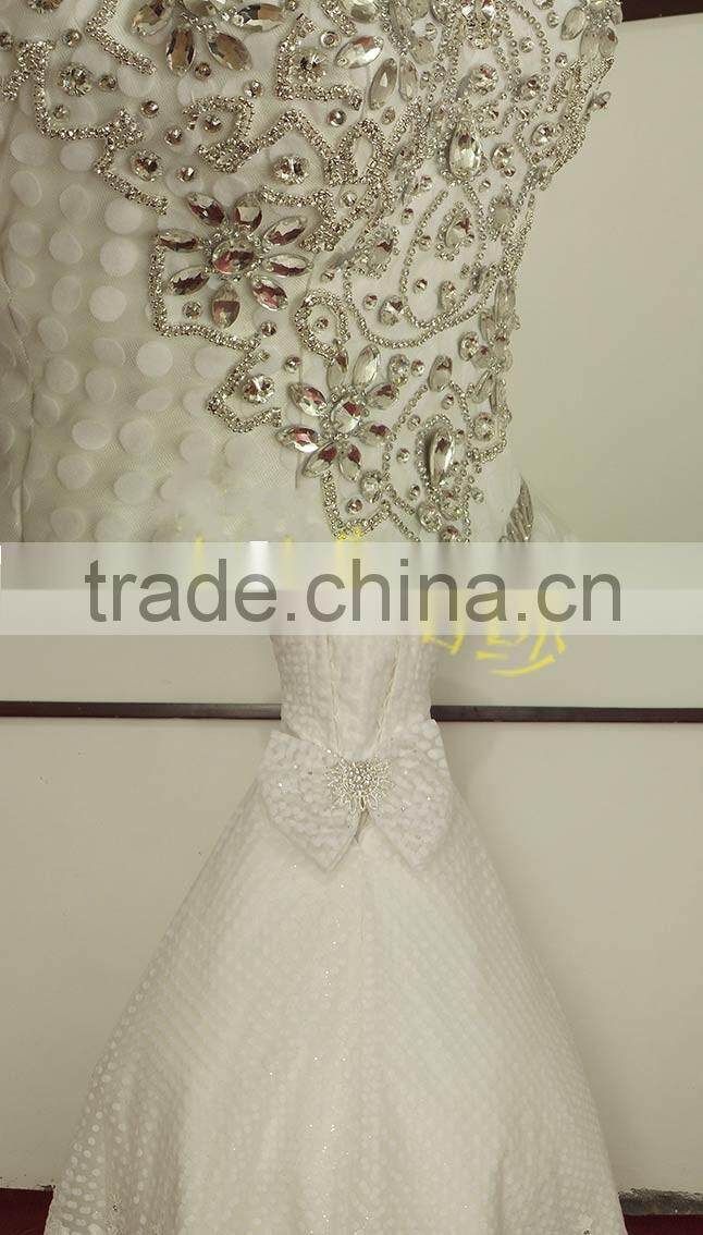 Charming bling beaded sleeveless tulle and lace applique ball gown wedding dress with sweetheart neckline