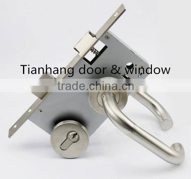 Double leaf wooden fireproof door