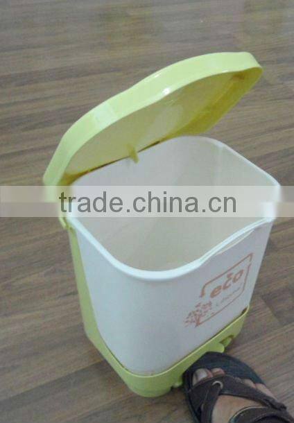 10L plastic trash can with foot pedal