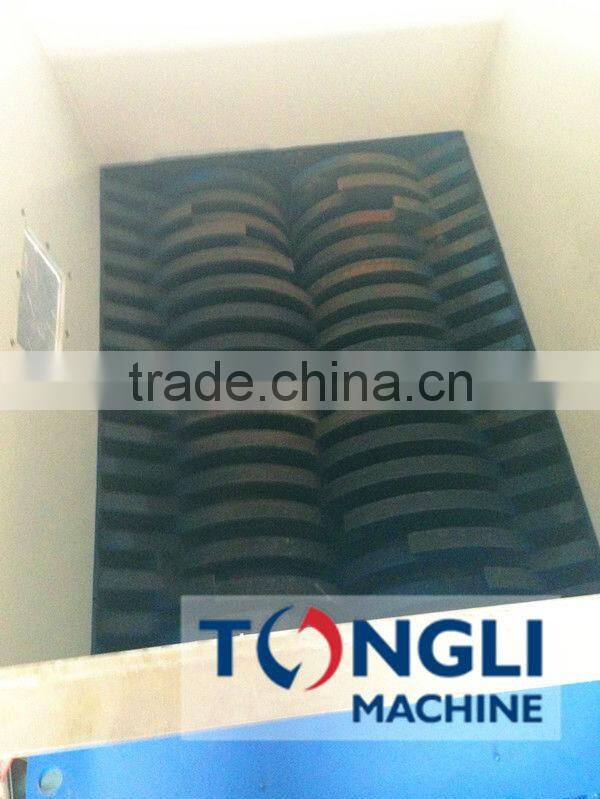 Tire shredding machine for car and truck tire