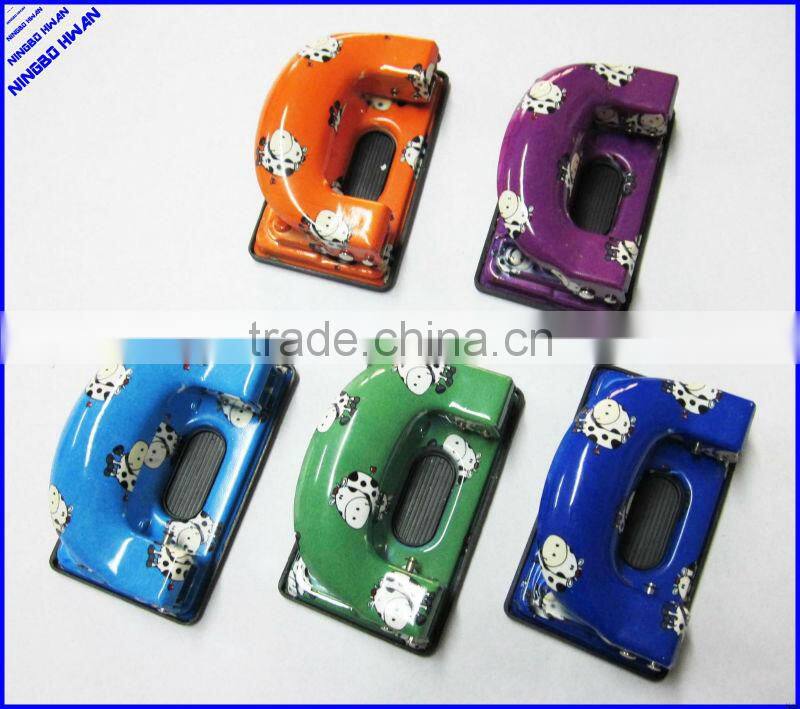 New design hot selling standard size decorative manual hole punch