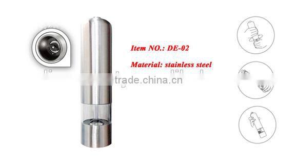 Sea salt and pepper mill for milling coarse salt and pepper