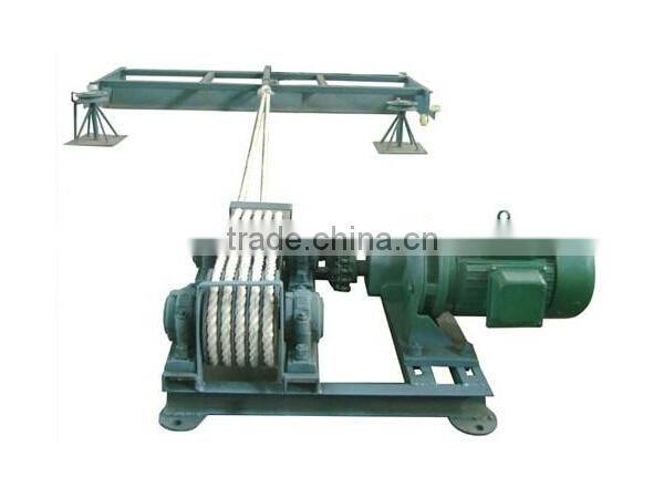 Ground cleaning system for chicken cage