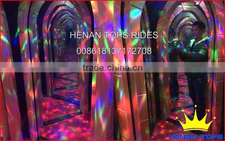 Children Play Attraction In China Theme Park Mirror Maze