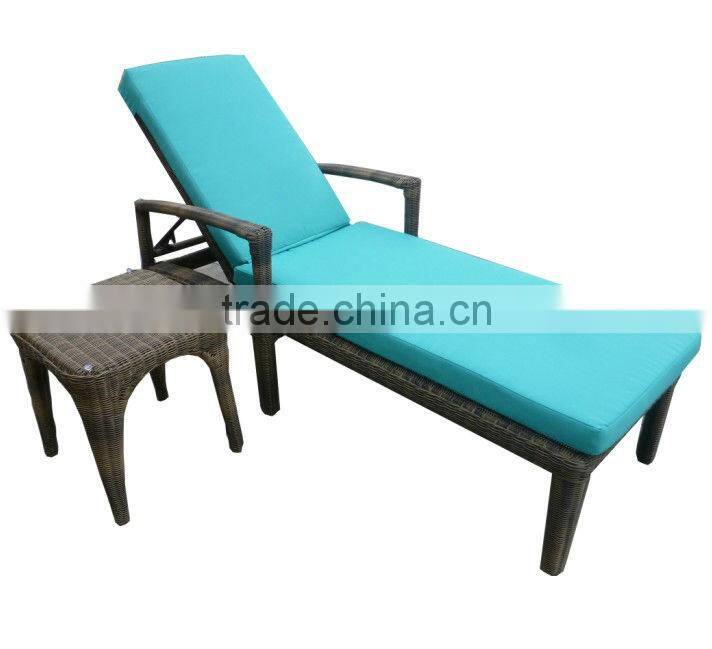 HIGH END OUTDOOR CHAISE LOUNGE WITH SIDE TABLE
