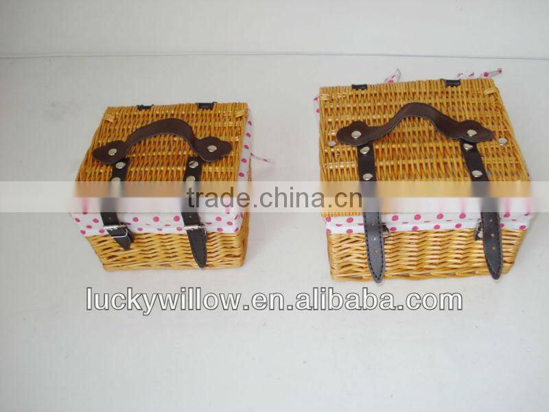 wicker cosmetic basket with lining and lid
