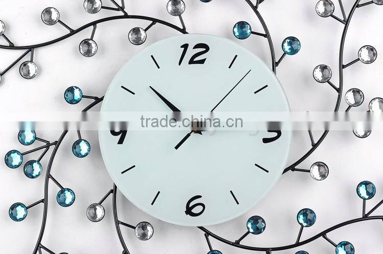 2015 China wrought iron decorative wall clock with diamond
