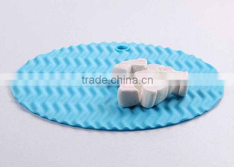 Round and wave shaped silicone pad mat