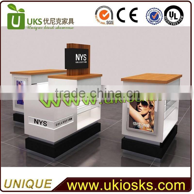 Attractive sunglasses display/glasses kiosk for shopping mall