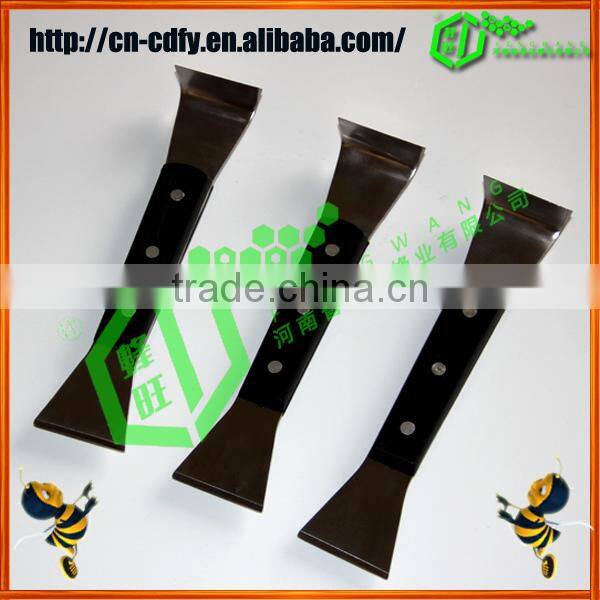 Plastic handle scraper