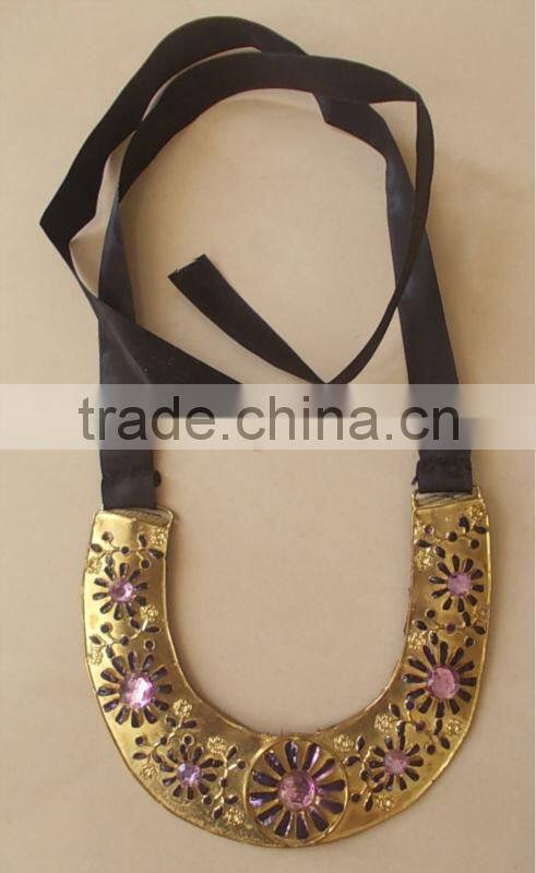 white collar necklace