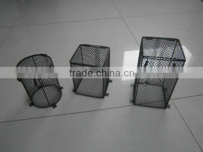 Reptile vivarium heat guard/vivarium light cage