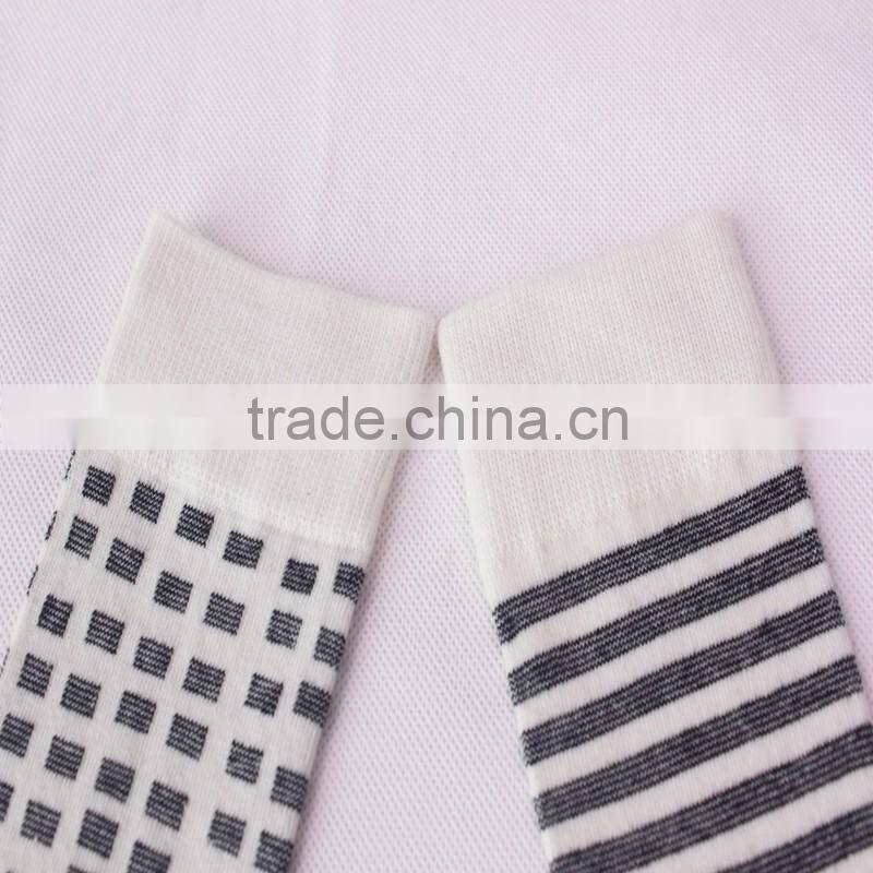In Stock White Black Pattern 168N 100% Cotton Socks