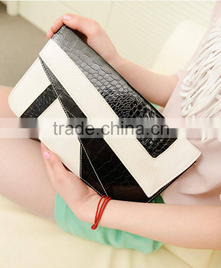 New Hot Serpentine Women Messenger Bags Hit Color Party Bags Tote Designer Handbags Brands Vintage Cover Women Handbag