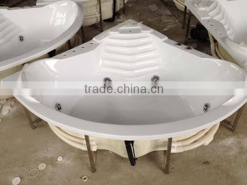 Corner bathtub with massage function