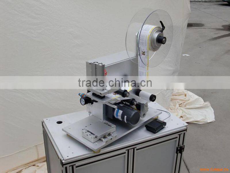 JF2014 Semi automatic round bottle sticker labeling machine for round bottles with printer