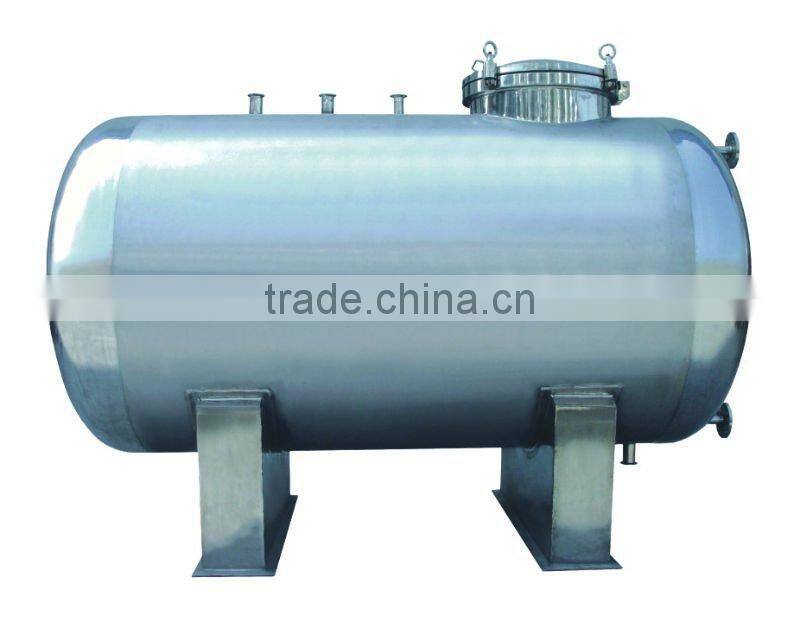 Horizontal distilled water tank