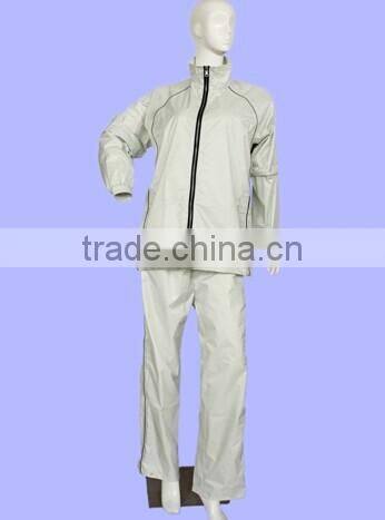 2016 High Quality Popular Waterproof Breathable Outdoor Rain Jacket (LE1800)