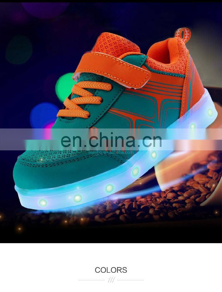 Factory Wholesale New design Light up shoes Children kids LED shoes sneakers Latest Cool footwear for girls boys