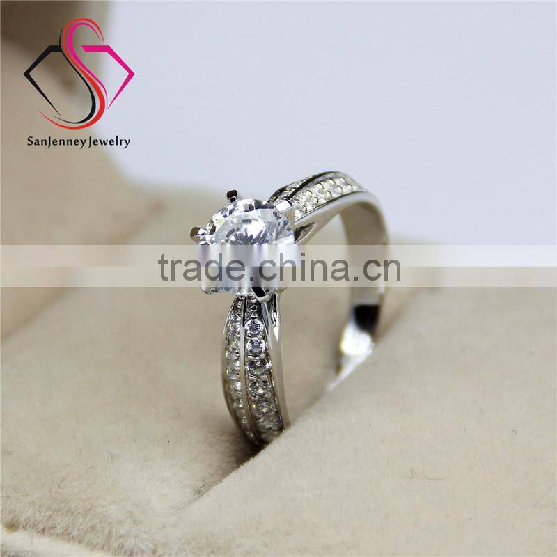 Round Brilliant Cut Moissanite 1CT 6.5mm Center Star Accents 14k 18k White Yellow Gold Diamond Engagement Ring