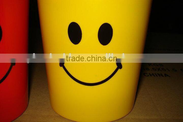 BT011 round smile face dustbin, promotional gift round bin, small plastic bin with lids