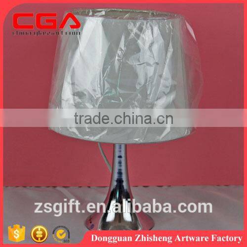 2015 wholesale fashionable classical polyresin table lamp for home decoration