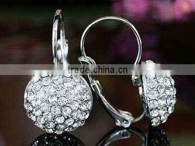 White Gold Plated Earrings use Austrian Crystal CSE108