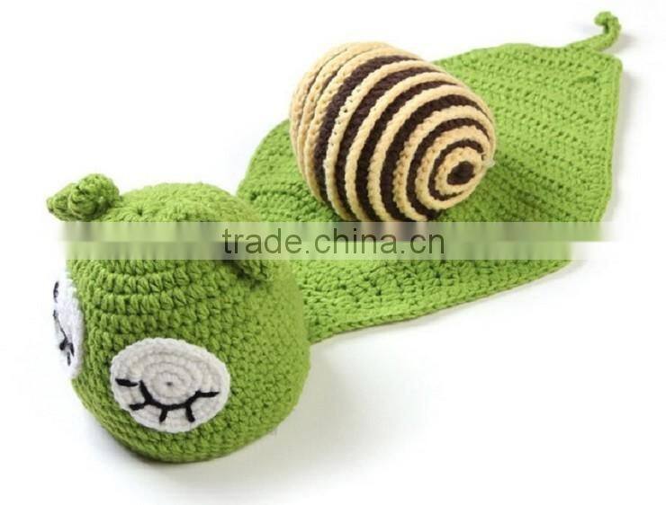 Handmade crochet small green snail Baby clothes camera photography props