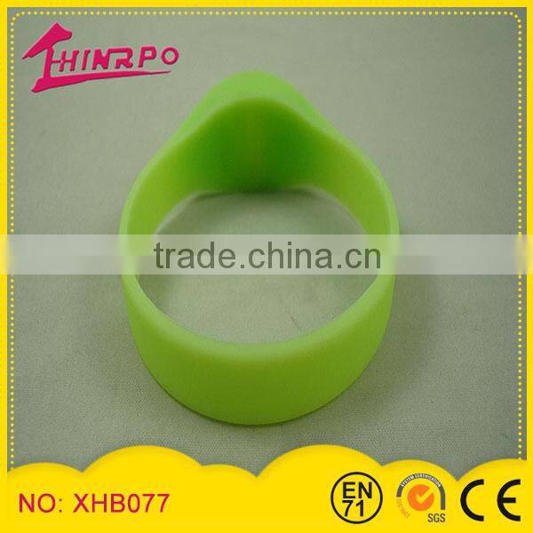 2014 Personalized glow in the dark silicone twist bracelet/ citronella oil bracelet