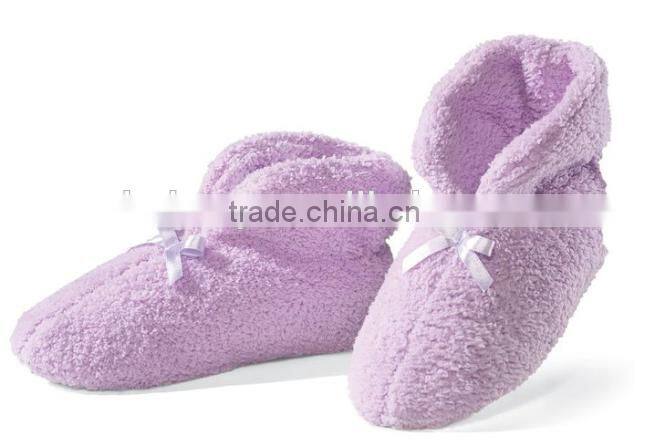 Wholesale soft and fluffy plush indoor slipper with 4 colors