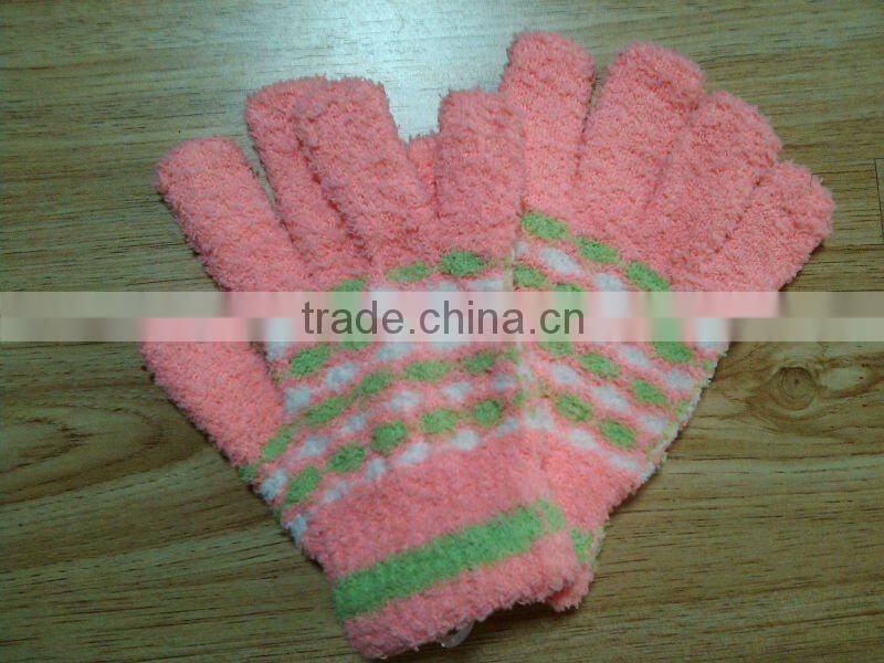 girl's knitting gloves