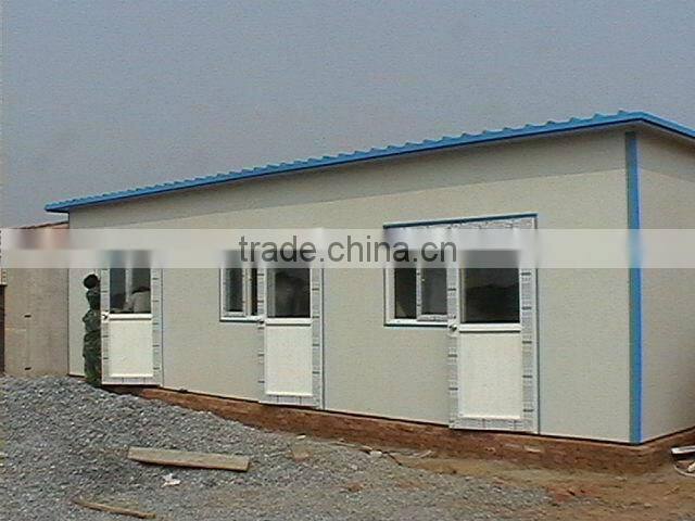 Prefabricated steel frame sandwich panel house