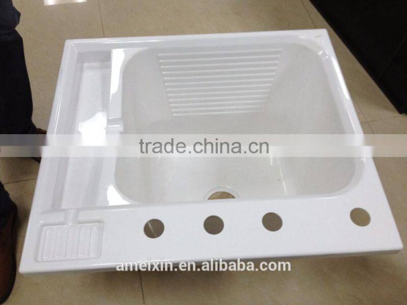 Plastic vacuum formed refrigerator liner