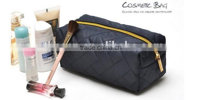 2016 fashion satin quilting toiletry bag with gold zip for man
